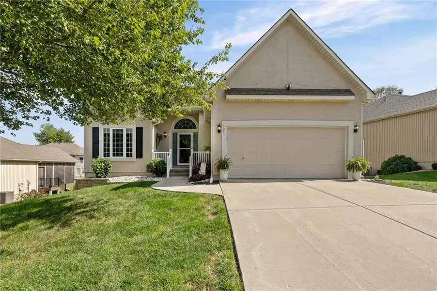 307 Alexander Creek CT, Raymore, MO 64083