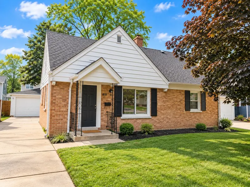 815 N Kennicott AVE, Arlington Heights, IL 60004