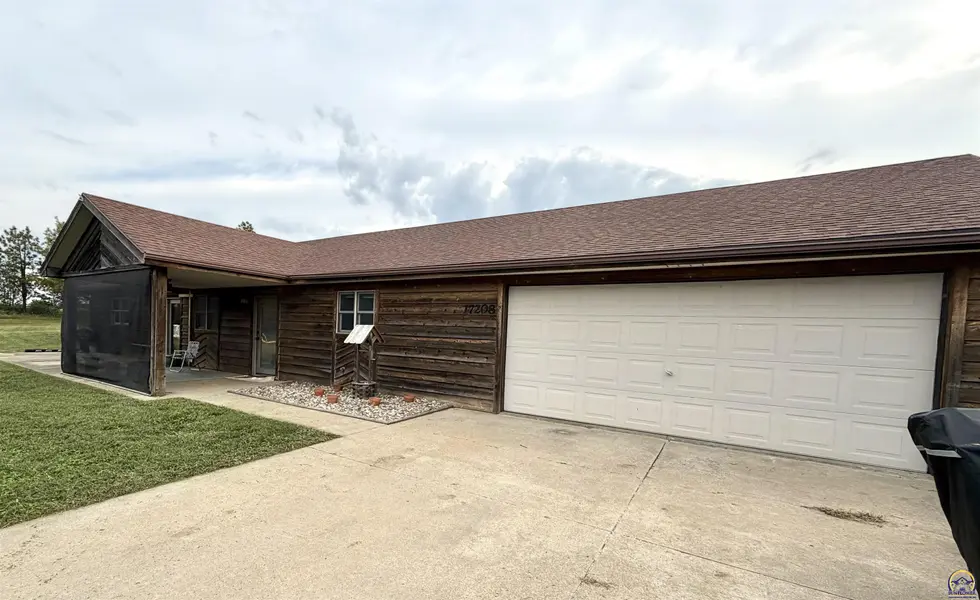 17208 Bowser DR, Hoyt, KS 66440