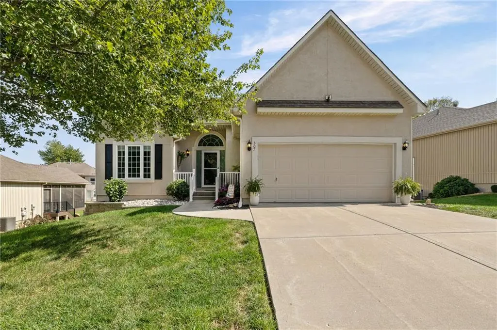 307 Alexander Creek CT, Raymore, MO 64083