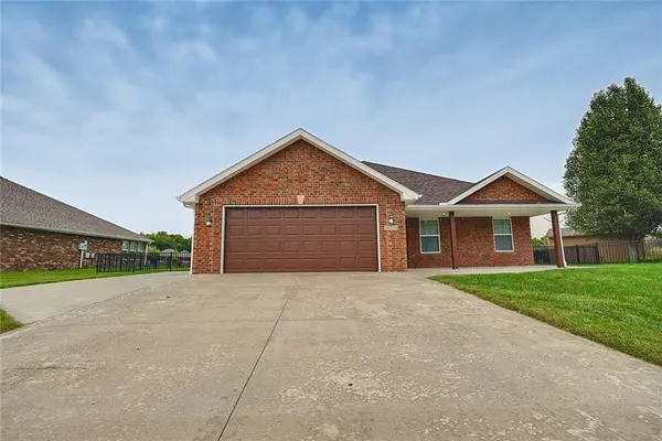 1614 NW Creekland DR, Grain Valley, MO 64029