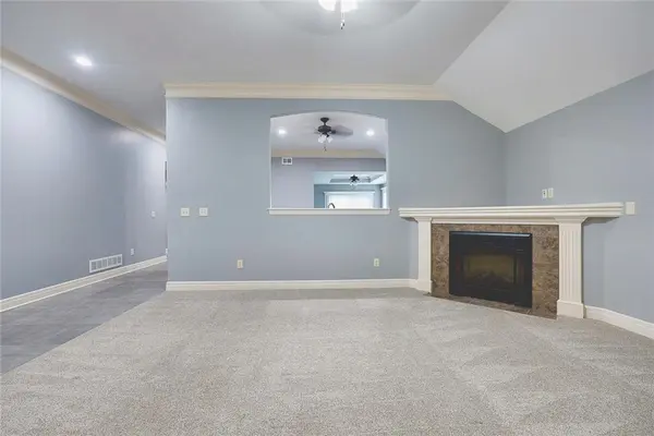 1614 NW Creekland DR, Grain Valley, MO 64029