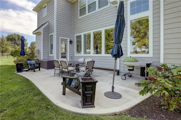 9206 W 177th TER, Overland Park, KS 66013