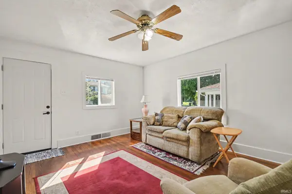 817 E Victoria ST, South Bend, IN 46614-1337