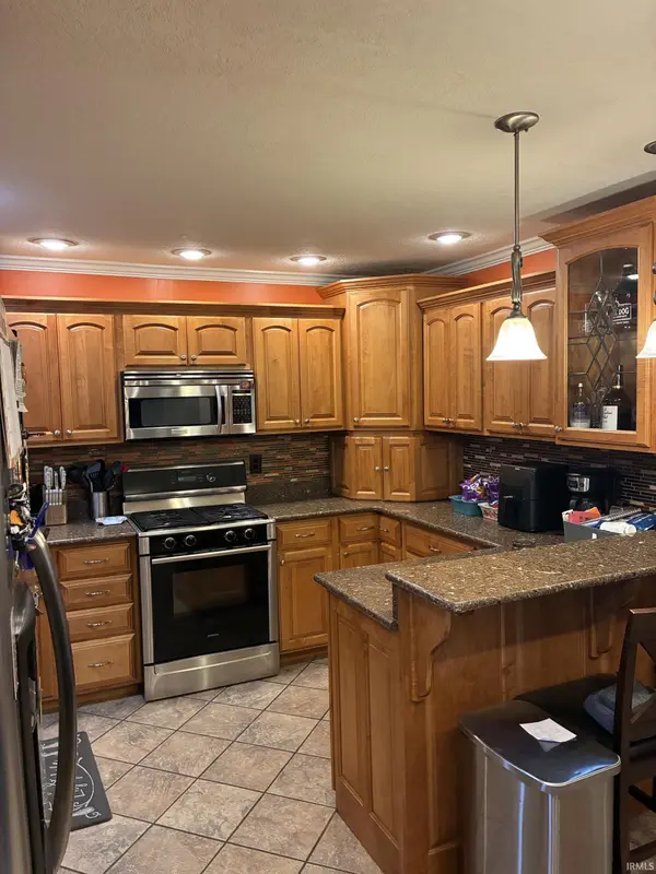 201 Cleveland ST, Monroe City, IN 47557