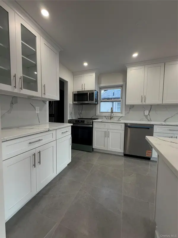 15-80 208th PL, Bayside, NY 11360