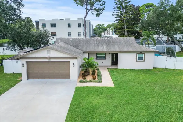7892 SUNDOWN DR N, St Petersburg, FL 33709