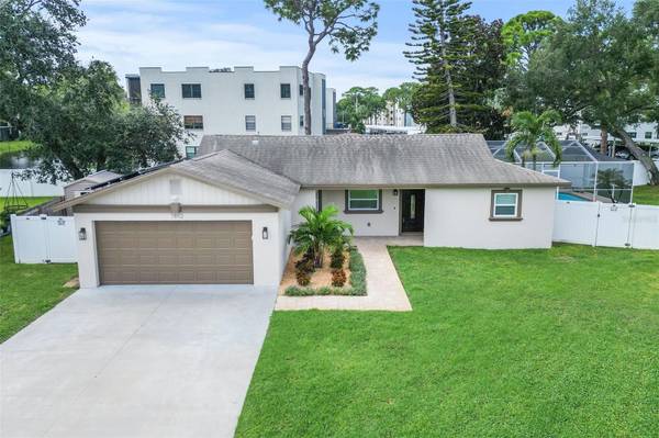 7892 SUNDOWN DR N, St Petersburg, FL 33709