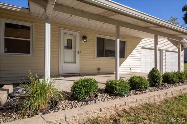 260 E Skyline DR, Ellisville, MO 63011