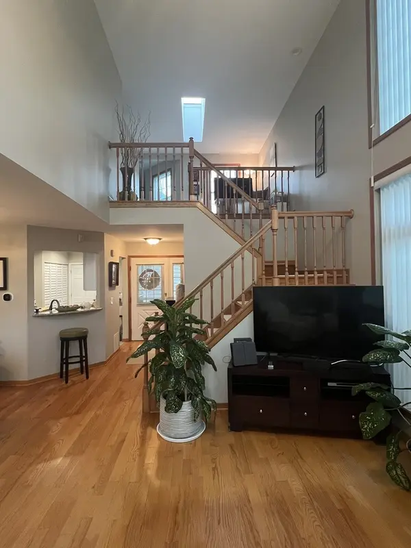 413 Country Lane CT, Wauconda, IL 60084