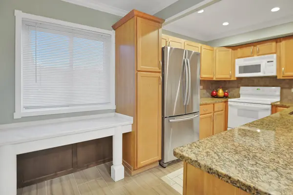 1783 W Algonquin RD #3A, Mount Prospect, IL 60056