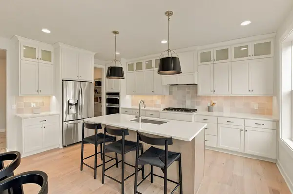 5392 Rolling Hills Pkwy, Victoria, MN 55318