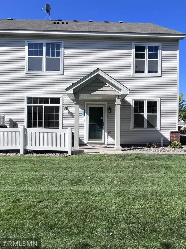 898 Providence DR, Shakopee, MN 55379