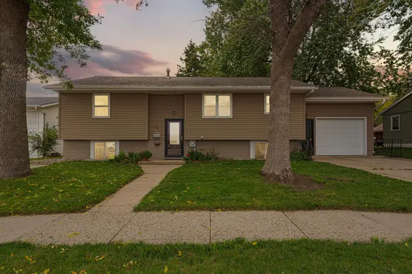 109 10th AVE SE, Waseca, MN 56093