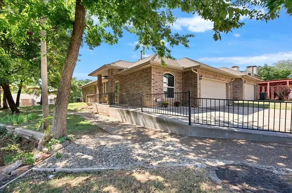 330 Woodcreek RD, Edmond, OK 73034
