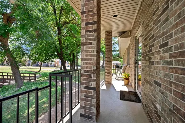 330 Woodcreek RD, Edmond, OK 73034