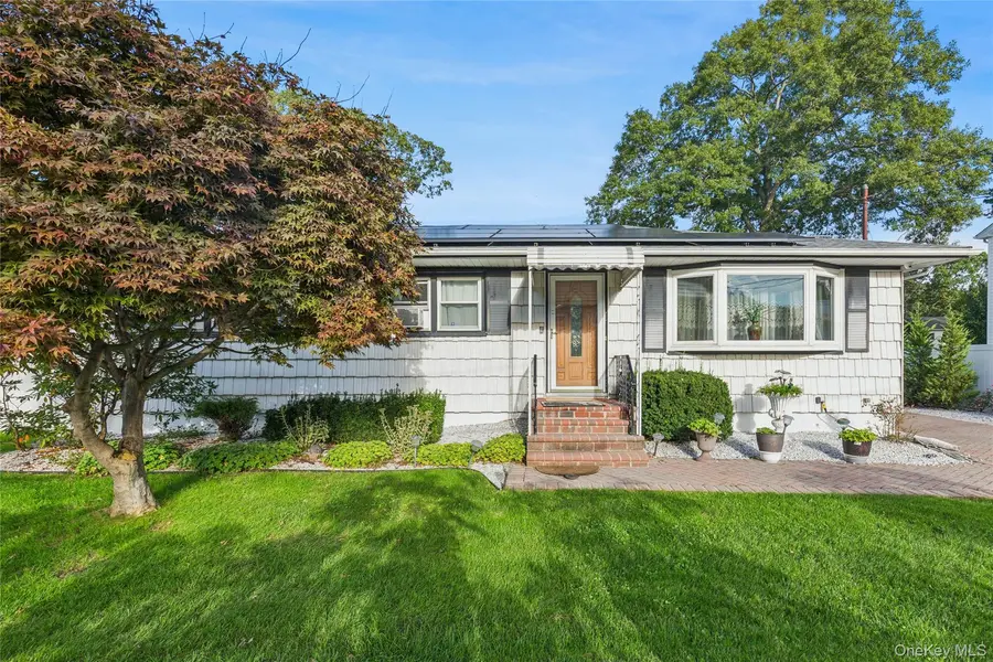 15 Pine Cone ST, Middle Island, NY 11953