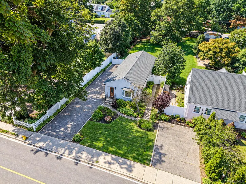 182 Commack RD, Deer Park, NY 11729