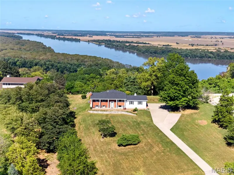 21724 Slate Ridge LN, Louisiana, MO 63353