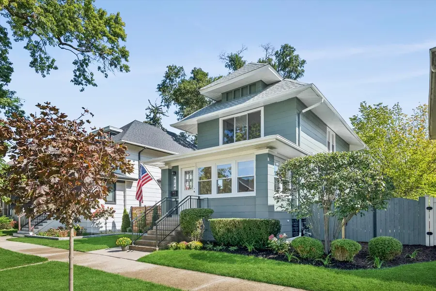 824 Lathrop AVE, Forest Park, IL 60130