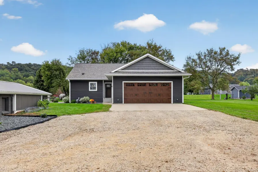 17 Richland AVE, Saint Charles, MN 55972