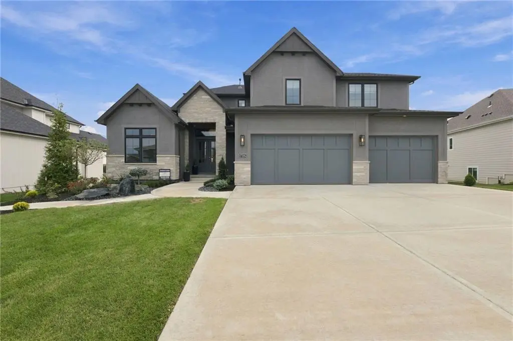 17705 Knox ST, Overland Park, KS 66221