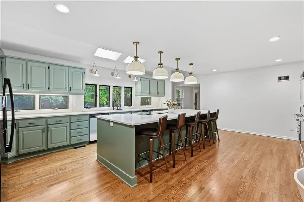 2518 Tomahawk RD, Mission Hills, KS 66208