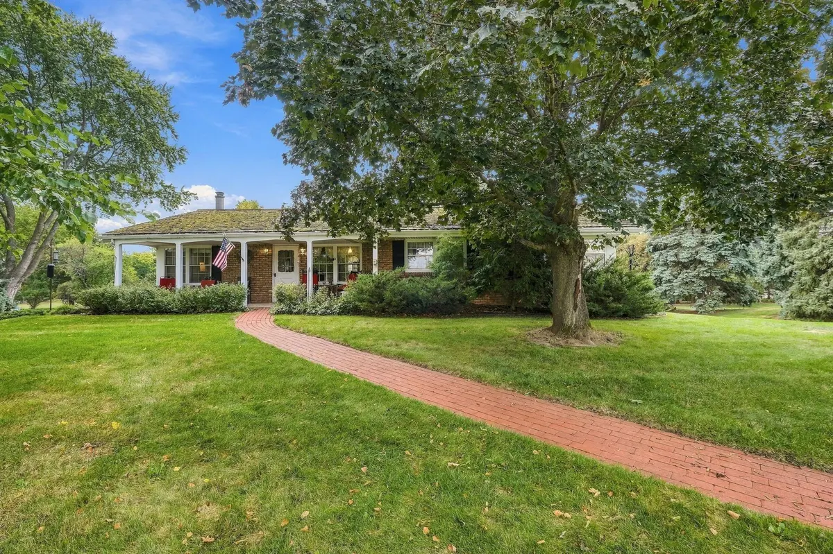 1750 Crestridge LN, Eagan, MN 55122