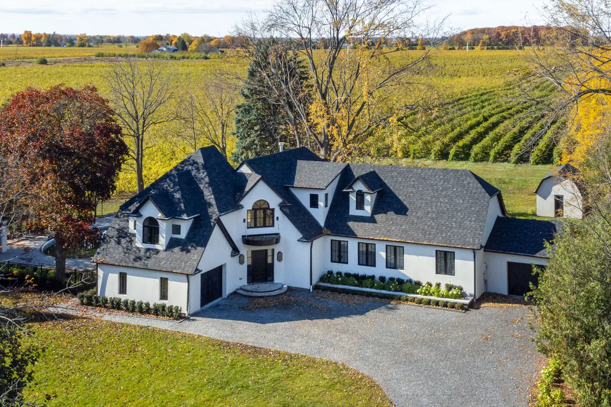 15886 Niagara Pkwy, Niagara-on-the-lake, ON L0S 1J0