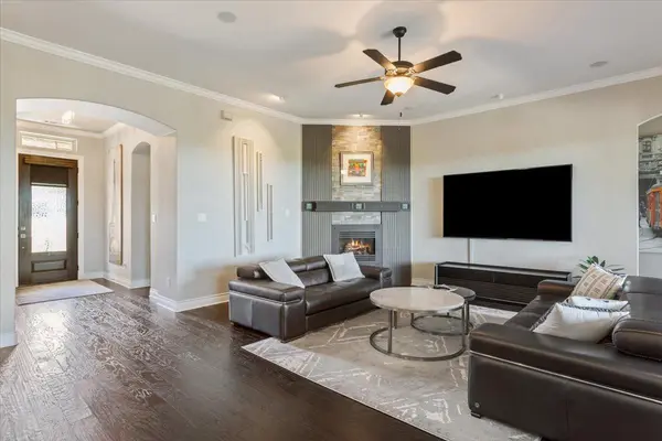 236 Standing Oak DR, Georgetown, TX 78633