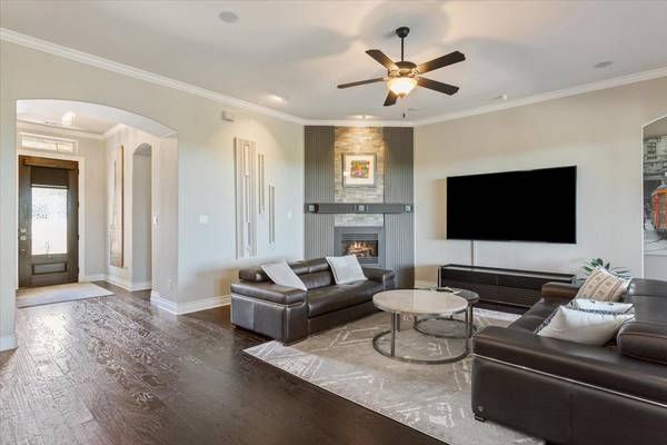 236 Standing Oak DR, Georgetown, TX 78633