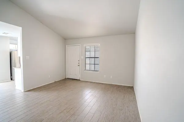 11906 Sunhillow BND #B, Austin, TX 78758