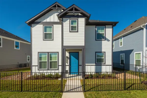 425 Sweetwood LN, Leander, TX 78641