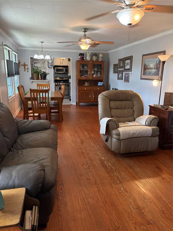 307 Whitehead ST, Smithville, TX 78957
