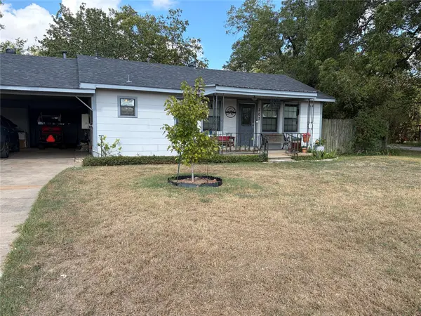 307 Whitehead ST, Smithville, TX 78957