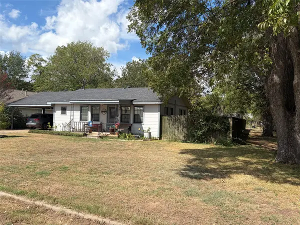 307 Whitehead ST, Smithville, TX 78957
