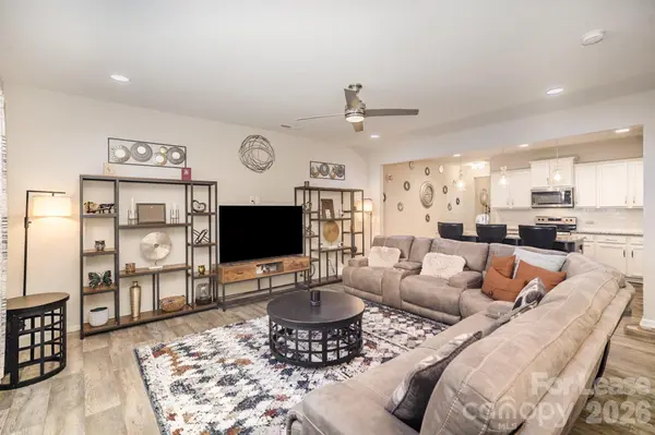 5948 River Meadow CT, Charlotte, NC 28213