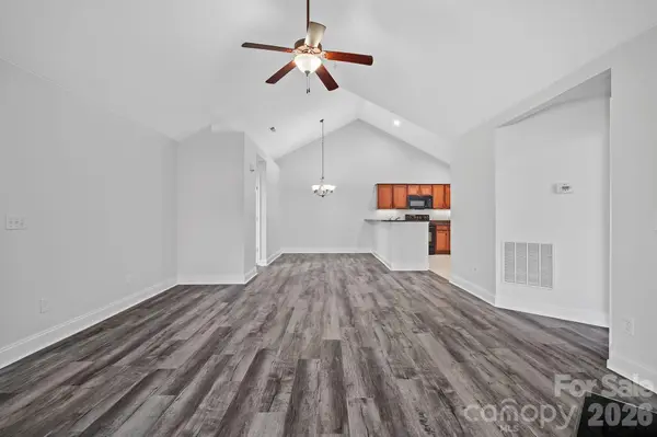 6 Mountain Meadow CIR, Weaverville, NC 28787