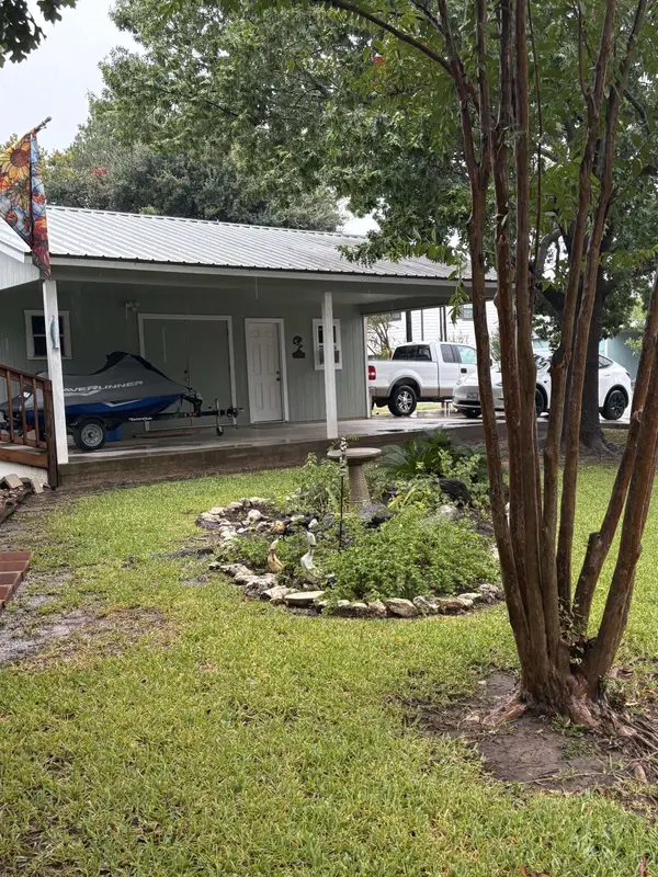 631 CR136B, Kingsland, TX 78639
