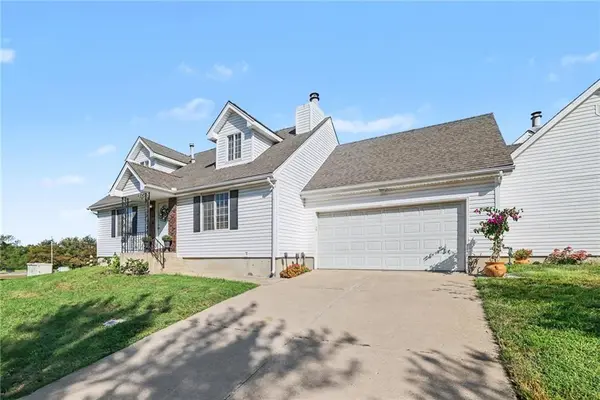501 NW Hunter DR, Blue Springs, MO 64014
