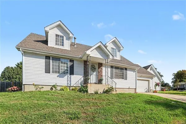 501 NW Hunter DR, Blue Springs, MO 64014