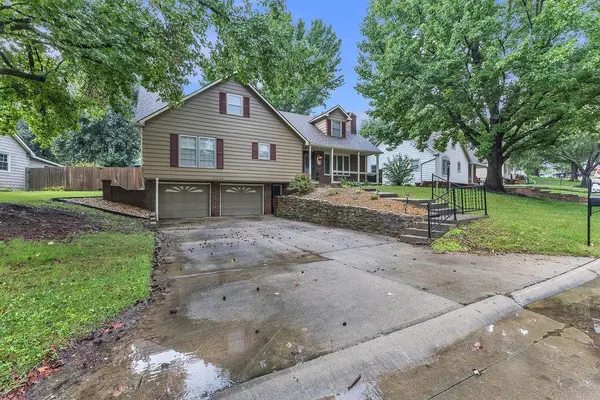 5205 Mockingbird LN, St Joseph, MO 64506