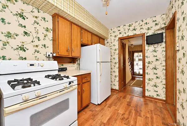 195-15 Station RD, Flushing, NY 11358