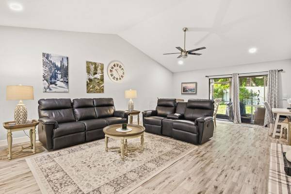 2712 BENTLEY DR, Palm Harbor, FL 34684