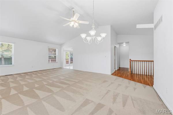 199 Southern Oaks DR, St Charles, MO 63303