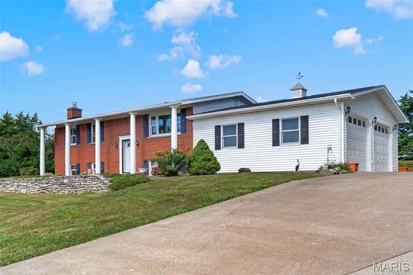 21724 Slate Ridge LN, Louisiana, MO 63353