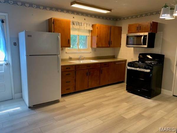660 Central Parkway, Florissant, MO 63031