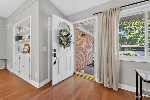 8786 Fern Glen DR, St Louis, MO 63126