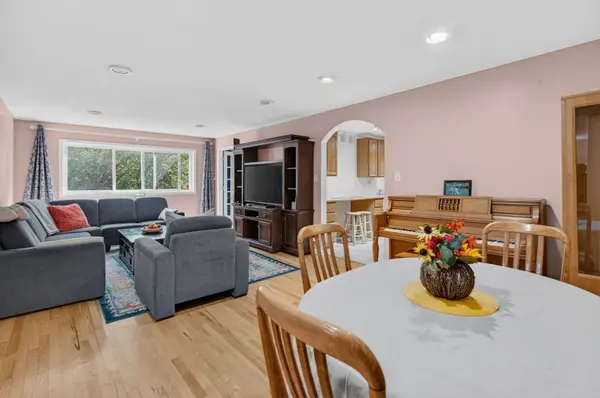 762 Dempster ST #D212, Mount Prospect, IL 60056