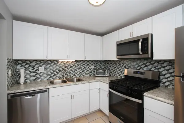 204 Shattuck CT #204, Schaumburg, IL 60194